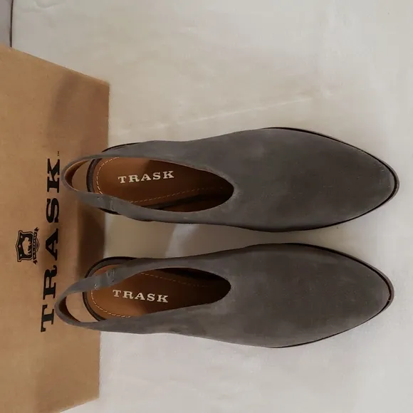 NEW TRASK Gray Tess Suede Pump