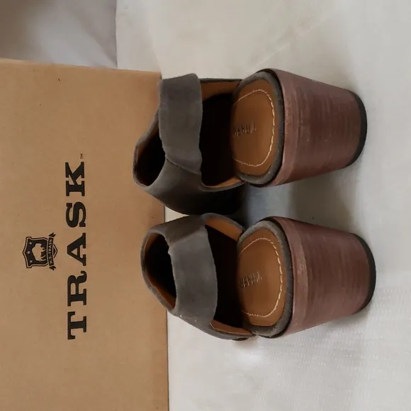 NEW TRASK Gray Tess Suede Pump