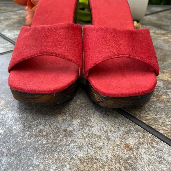 NEW Unique Red Hand Carved Wooden Wedge Heeled Slide Mules Sandals Size 8