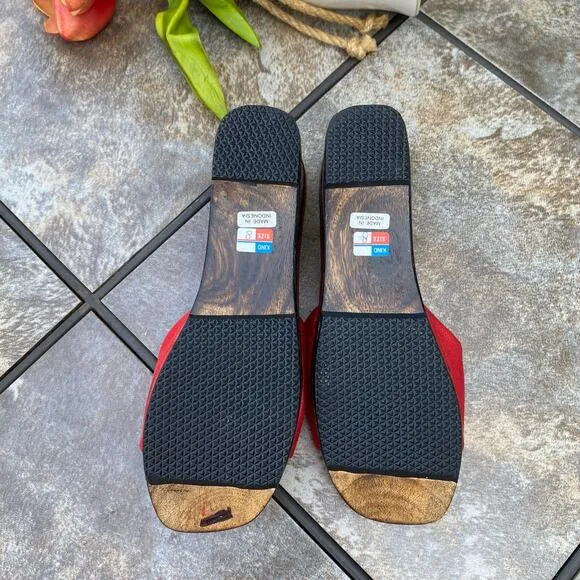 NEW Unique Red Hand Carved Wooden Wedge Heeled Slide Mules Sandals Size 8