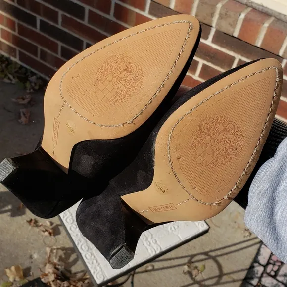 NEW Vince Camuto Black Suede Emberly Mule Comfy Slip On Leather Comfy Heels