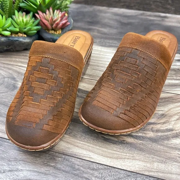 NIB Born Yucatan 8M 39 Brown Distressed Suede Huarache Woven Slip On Clogs Mules