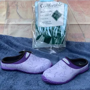 NIB garden clogs for women by the Original Muck Boot Company size 4