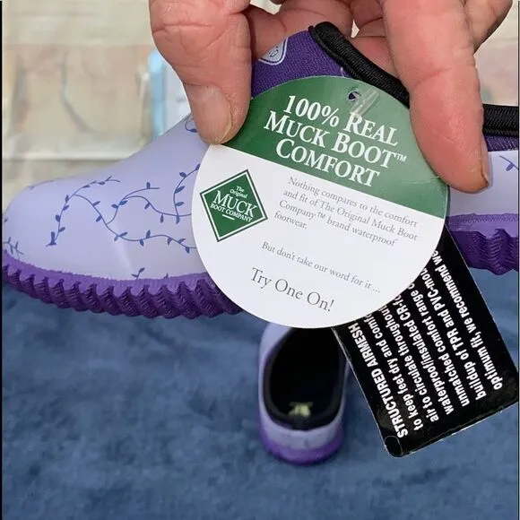 NIB garden clogs for women by the Original Muck Boot Company size 4