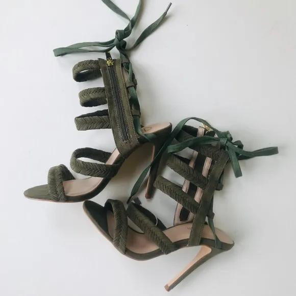 NIB Italy Strappy Lace up Sandals Heels size 6