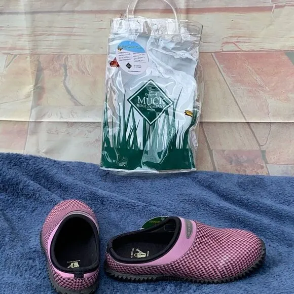 NIB ladies garden clogs size 4 from the Original Muck Boot Company