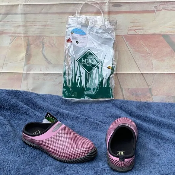 NIB ladies garden clogs size 4 from the Original Muck Boot Company