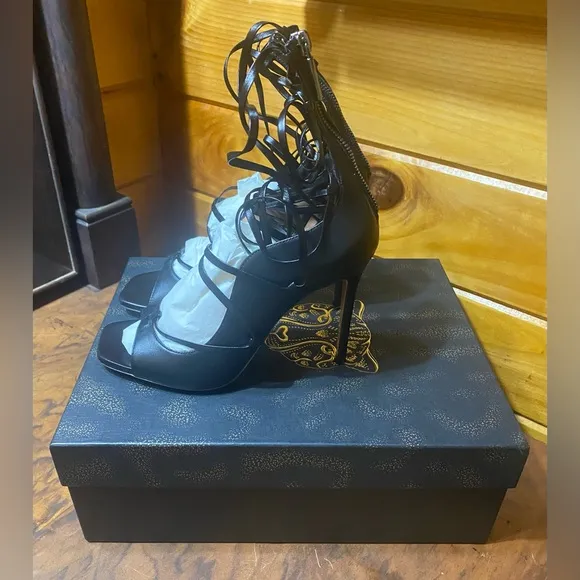 NIB LITA BY CIARA SOLID STRAPPY LEATHER HEEL IN BLACK SIZE 38 EU/ 7.5-8 US