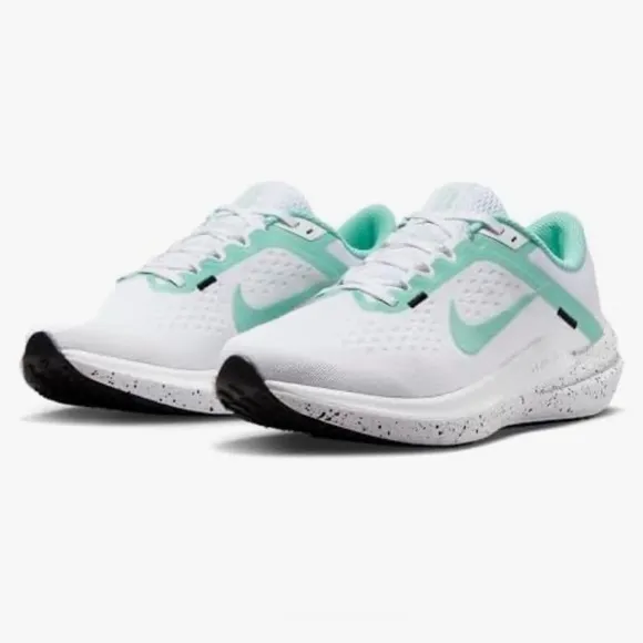 NIB. Nike W Air Winflo 10 Women's RoadRunning Shoes Size 10