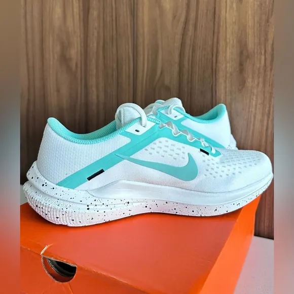 NIB. Nike W Air Winflo 10 Women's RoadRunning Shoes Size 10