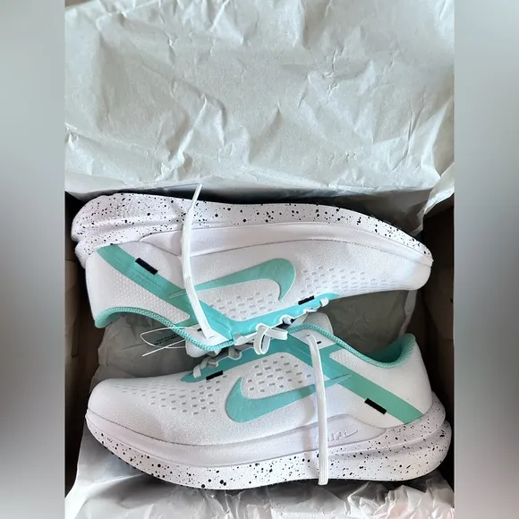 NIB. Nike W Air Winflo 10 Women's RoadRunning Shoes Size 10