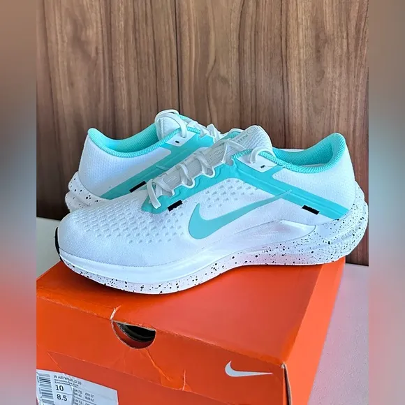 NIB. Nike W Air Winflo 10 Women's RoadRunning Shoes Size 10