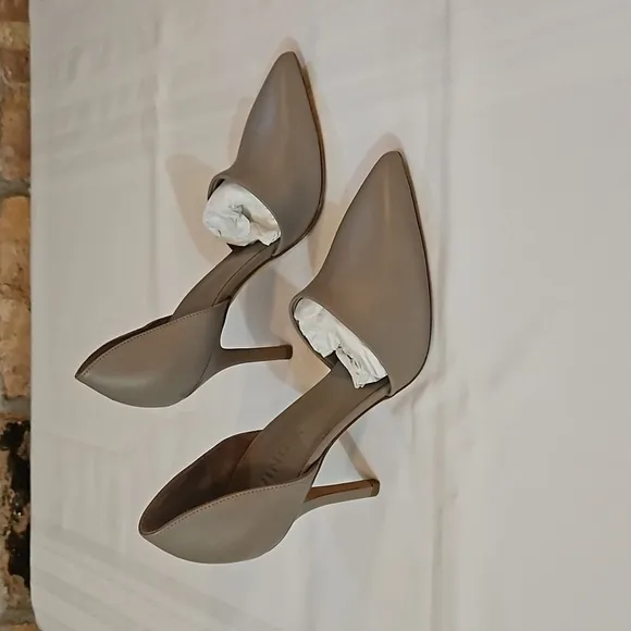 NIB Vince  Claire D'Orsay Woodsmoke Heels size 6