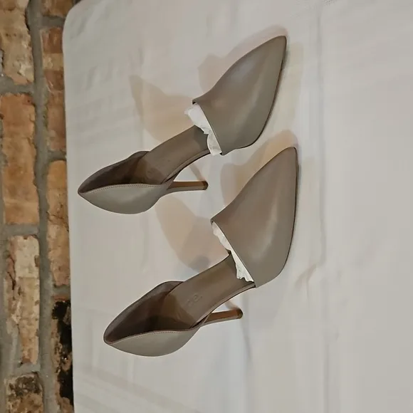 NIB Vince  Claire D'Orsay Woodsmoke Heels size 6