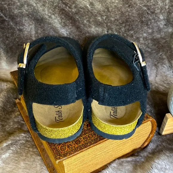 NIB Women’s Mary Jane Closed Toe Shoe size 36