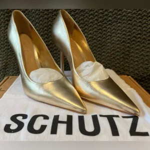 NIB Women’s Schutz Lou Pin Stiletto 4” Heels, Metallic Gold Leather; Size 7B