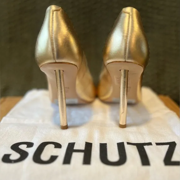 NIB Women’s Schutz Lou Pin Stiletto 4” Heels, Metallic Gold Leather; Size 7B