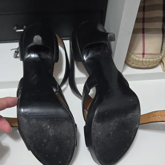 Nine West Black Strappy Heels with Modern Design