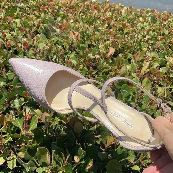 Nine West Pumps Snake Skin STRAPPY HEELS 9.5 Tornaydo Gray Taupe