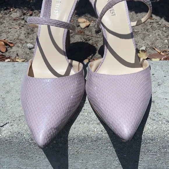 Nine West Pumps Snake Skin STRAPPY HEELS 9.5 Tornaydo Gray Taupe