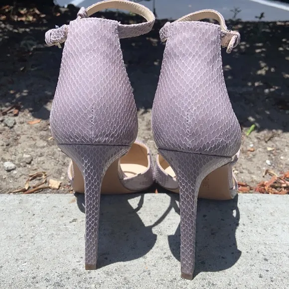 Nine West Pumps Snake Skin STRAPPY HEELS 9.5 Tornaydo Gray Taupe