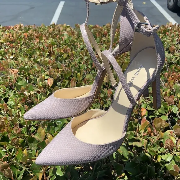Nine West Pumps Snake Skin STRAPPY HEELS 9.5 Tornaydo Gray Taupe