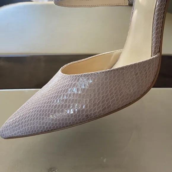 Nine West Pumps Snake Skin STRAPPY HEELS 9.5 Tornaydo Gray Taupe