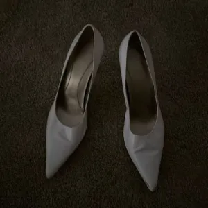 Nine West white leather pointy Doug heels sz 9 EUC