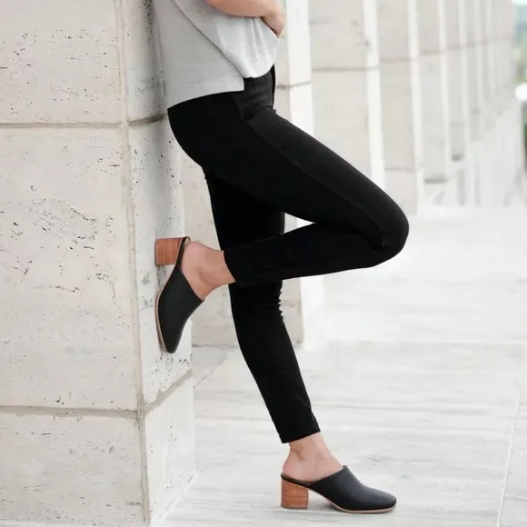 NISOLO All-Day Heeled Mule Black Smooth Leather Closed Toe Women's Size 10