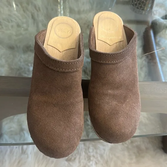 No 6 Wear In Good Health Clogs Mid Heel Light Brown Suede Slip On