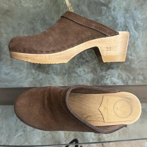 No 6 Wear In Good Health Clogs Mid Heel Light Brown Suede Slip On