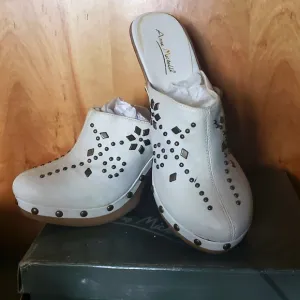 NWB NEW Clogs Heeled Clog Heels Leather Studded White Clog Silver Embellishments