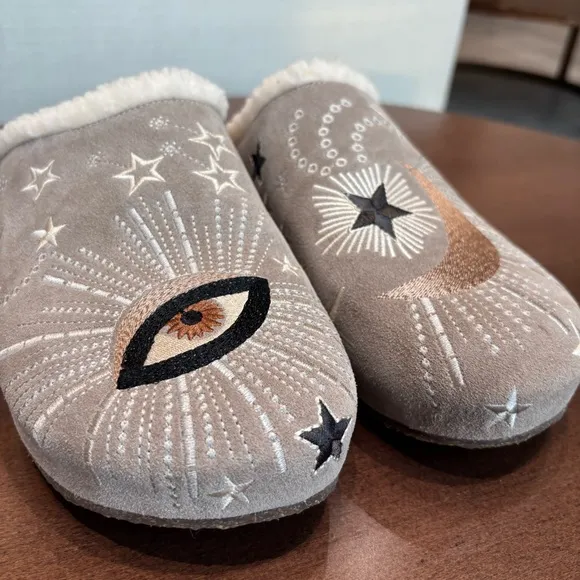 NWOT Johnny Was Celestial Mule, Size 8