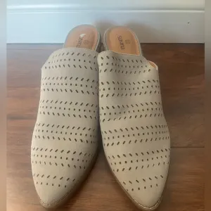 NWOT Susina Stylish Gray Suede Mules-Size 12