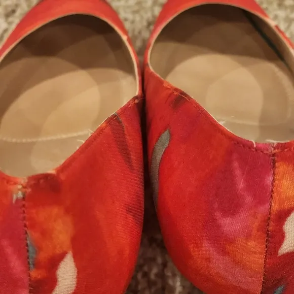 NWOT UNISA bright red pointed toe heels