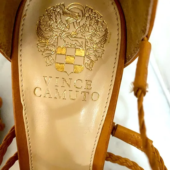 NWOT VINCE CAMUTO Ariah Strappy Sandal Heels