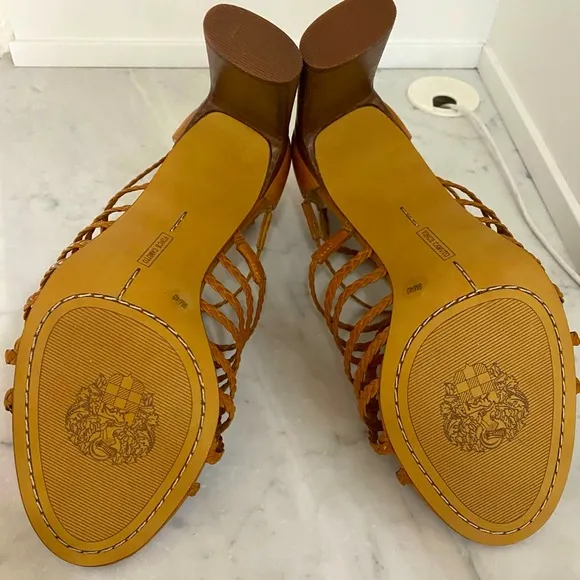 NWOT VINCE CAMUTO Ariah Strappy Sandal Heels
