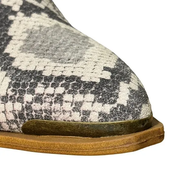 NWT Dingo Knockout Natural Gray Snake Print Suede Leather Slip On Mules Size 9