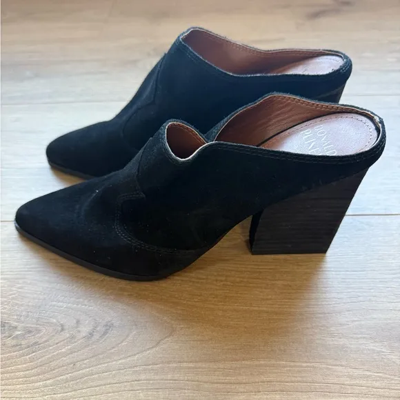 NWT Donald Pliner Vama Suede Mules