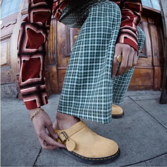NWT DR. MARTENS Isham Desert Oasis Suede Mules