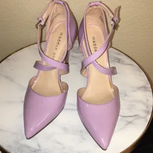 NWT Gorgeous lilac strappy pointed toe heels