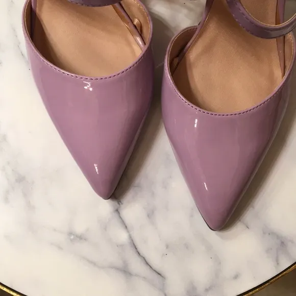 NWT Gorgeous lilac strappy pointed toe heels