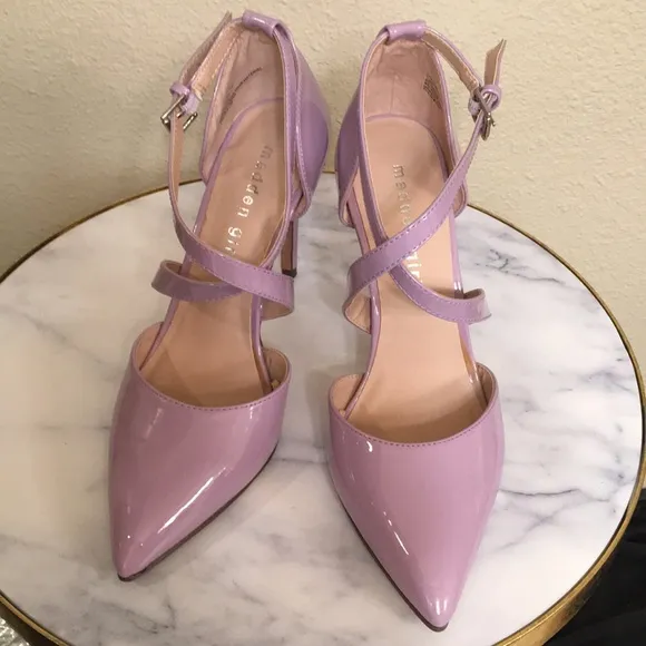 NWT Gorgeous lilac strappy pointed toe heels
