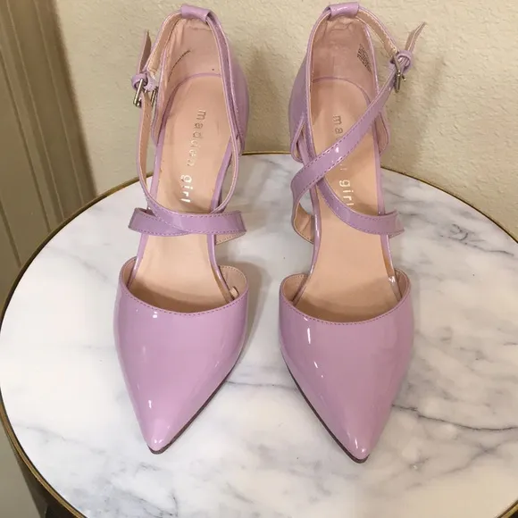 NWT Gorgeous lilac strappy pointed toe heels