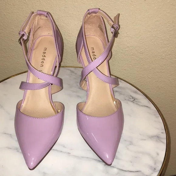 NWT Gorgeous lilac strappy pointed toe heels