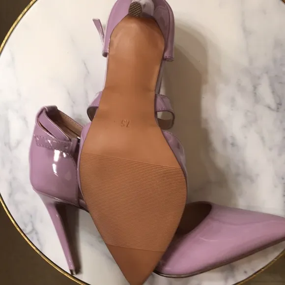 NWT Gorgeous lilac strappy pointed toe heels