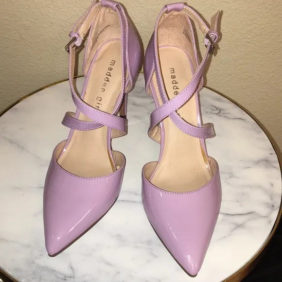 NWT Gorgeous lilac strappy pointed toe heels