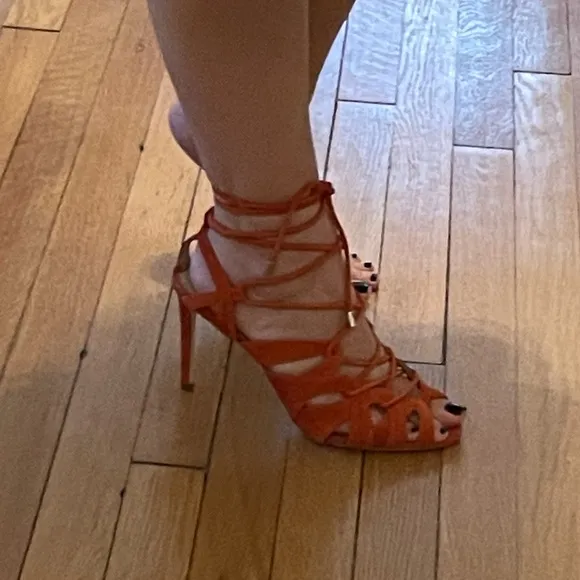 NWT Jenne strappy “dune red” heels