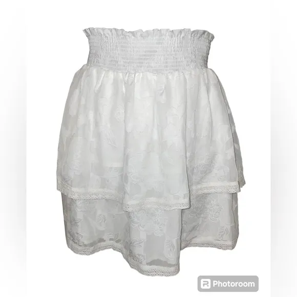 NWT SALTWATER LUXE Loretta Ruffle Tiered White Vanilla Lace Mini Skirt S…