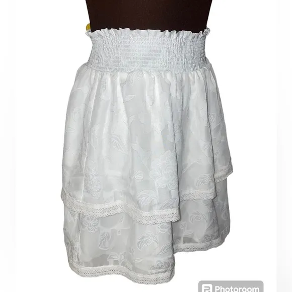NWT SALTWATER LUXE Loretta Ruffle Tiered White Vanilla Lace Mini Skirt S…